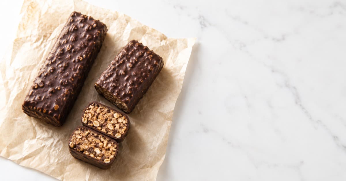 Proteinbar: hva du faktisk bør se etter (og når vanlig mat er bedre)