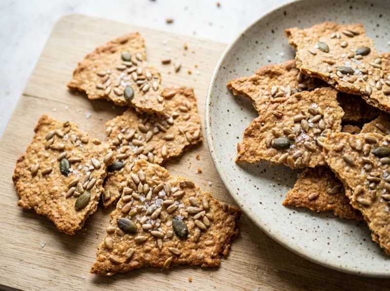 Sprøtt cottage cheese knekkebrød med frø